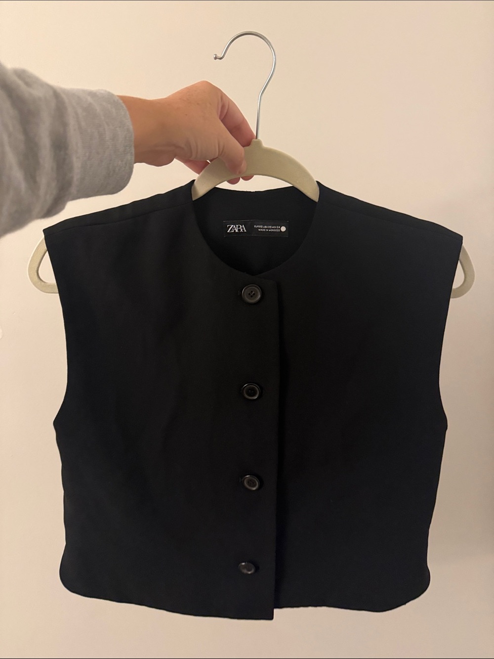 Zara Black Sleeveless Button-Up Vest